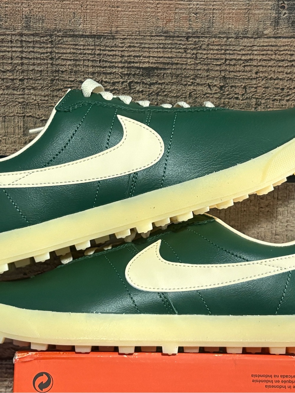 Nike Green and Cream Waffle Shoes unisex shoe women’s 10, men’s 8.5